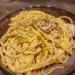 Spaghetti alla carbonara med røget makrel