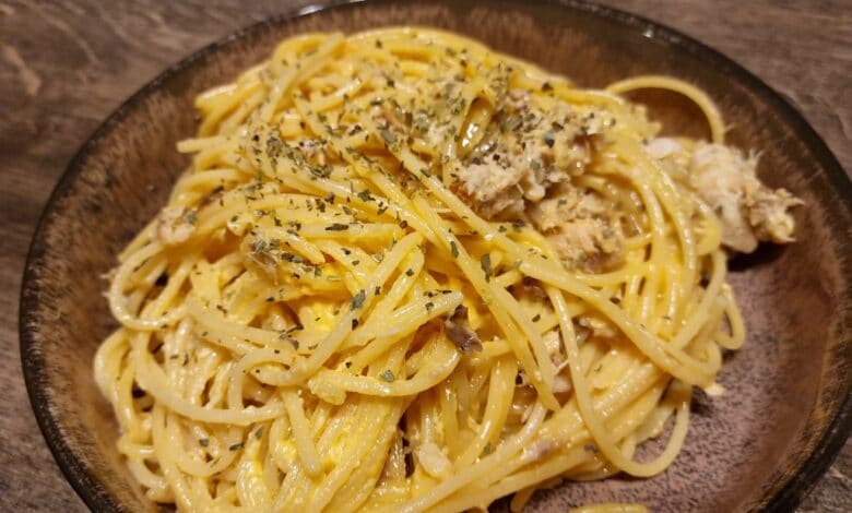 Spaghetti alla carbonara med røget makrel