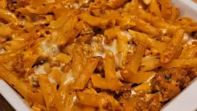 Bagt pasta med salsiccia og taleggio