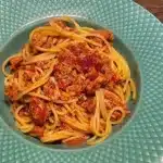 Pasta med tomater og tun
