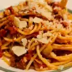 Spaghetti med tomat og tun