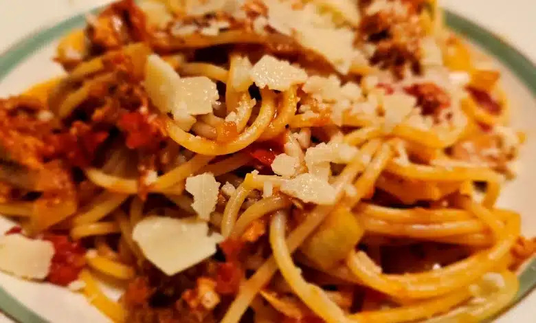 Spaghetti med tomat og tun