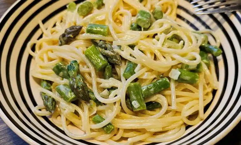 Spaghetti med fløde og grønne asparges